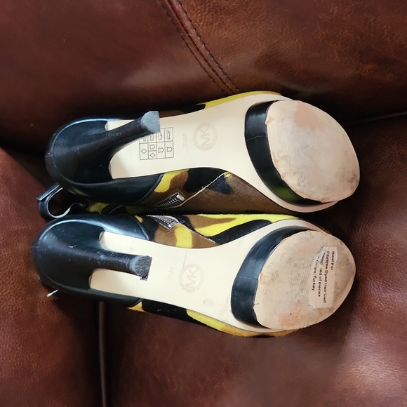 Michael Kors Kendra Camo Poen Toe Pony Hair Peep Toe Bootie - Picture 4 of 5